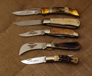 PENTI TURUNEN. KNIFE, handle in Masur birch, button in amber. Weapons &  Militaria - Edged weapons - Auctionet